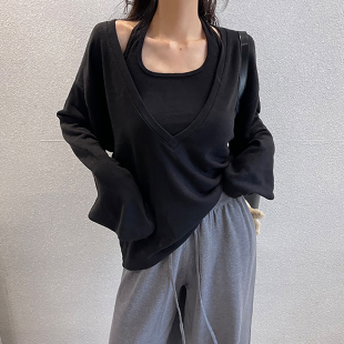 慵懒风大V领露肩假两件套长袖T恤女士黑色显瘦设计感秋季宽松上衣
