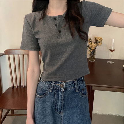 美式复古超火正肩夏季短袖t恤女修身显瘦短款纽扣灰色上衣辣妹风