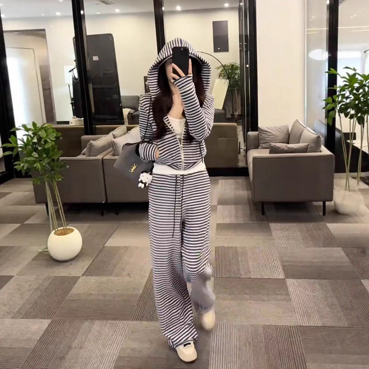 慵懒风松弛休闲运动套装女秋冬减龄炸街条纹连帽卫衣阔腿裤两件套,女装/女士精品,时尚套装,淘宝优惠券,粉丝福利购,淘宝优惠卷