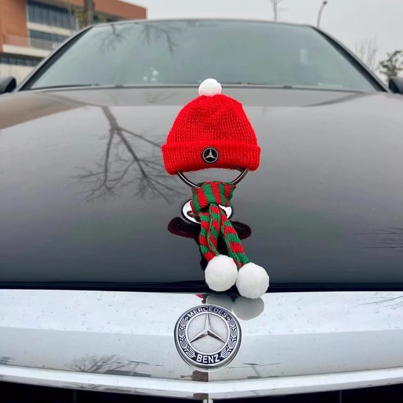 适用于奔驰E奔驰S车标装饰红色小帽子围巾汽车立标圣诞帽车载摆件