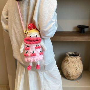 可爱编织小包包女新款丑萌搞怪香肠嘴手机包毛线针织斜挎包潮成品