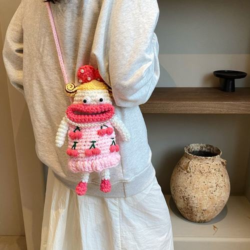 可爱编织小包包女新款丑萌搞怪香肠嘴手机包毛线针织斜挎包潮成品