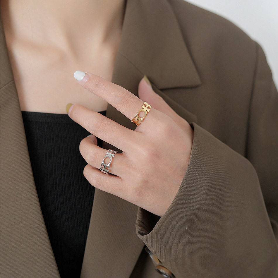 气质简约欧美时尚英文字母CH镂空女戒指潮酷个性小众食指关节指环,饰品/流行首饰/时尚饰品新,戒指/指环,淘宝优惠券,粉丝福利购,淘宝优惠卷