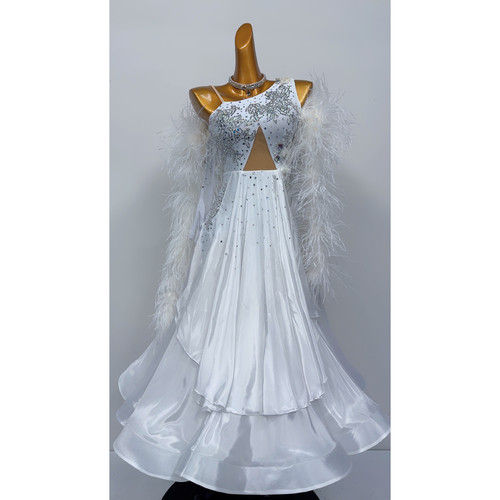 懒猫onue高端定制【MM392】摩登舞赛服 白色国标台表演艺考连衣裙