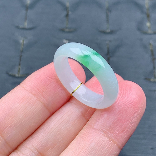 17号缅甸天然A货翡翠T466  内径18.2/5.7/3.3mm 飘绿戒指白底青