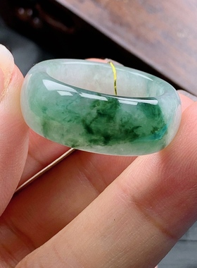 18.19号天然A货翡翠 T987 内径18.8/9/3.7mm 飘花半山水宽边戒指