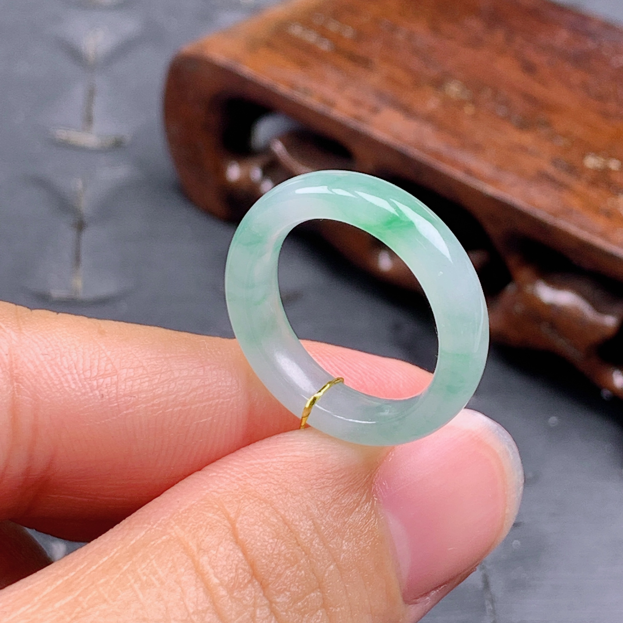 9号缅甸天然A货翡翠 T789 内径15.5/4.4/3mm 冰胶晴底飘绿戒指