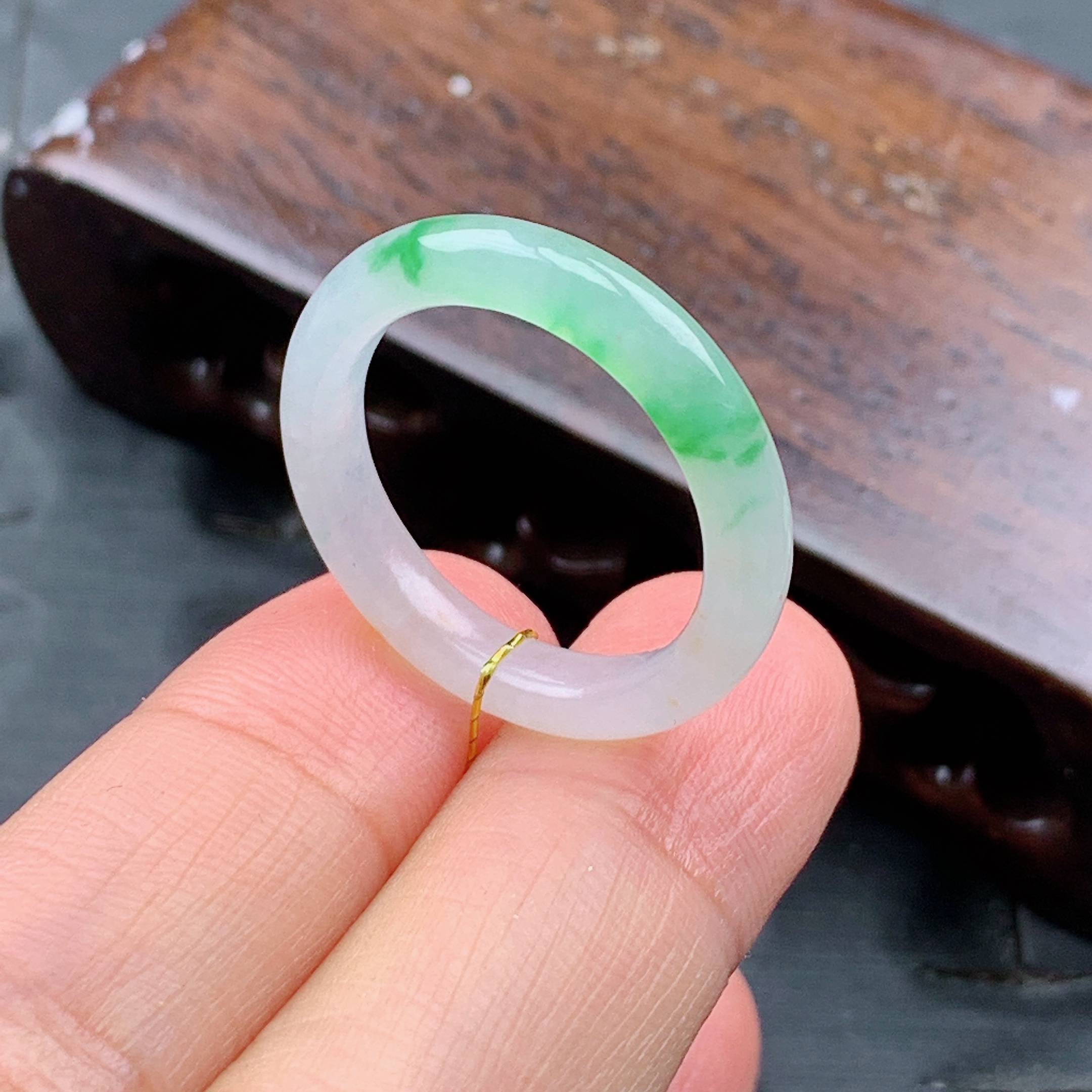 18号缅甸天然A货翡翠 T1026 内径18.6mm 冰阳绿晒金戒指细条
