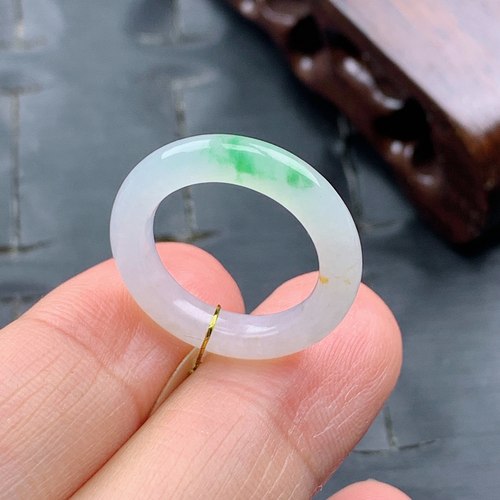 7号缅甸天然A货翡翠 T1040 内径15/3.7/3.4mm 冰飘阳绿戒指细条