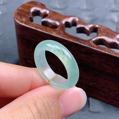 15号缅甸天然A货翡翠 T815 内径17.6/5.3/3.3mm  冰晴飘绿戒指