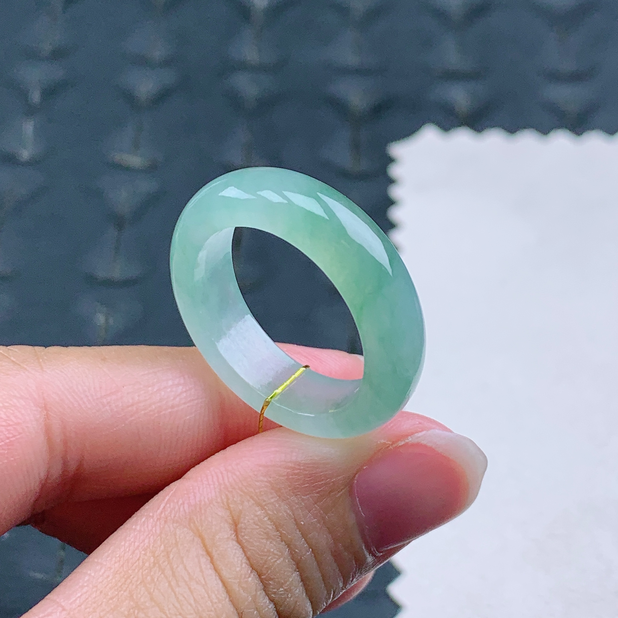 23号缅甸天然A货翡翠 T774 内径20.7/6.7/4mm 冰胶晴底飘绿戒指