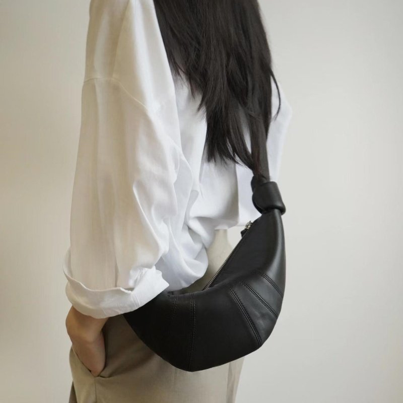 牛角包可颂包慵懒风百搭单肩斜挎包女新款羊皮质感小众设计饺子包