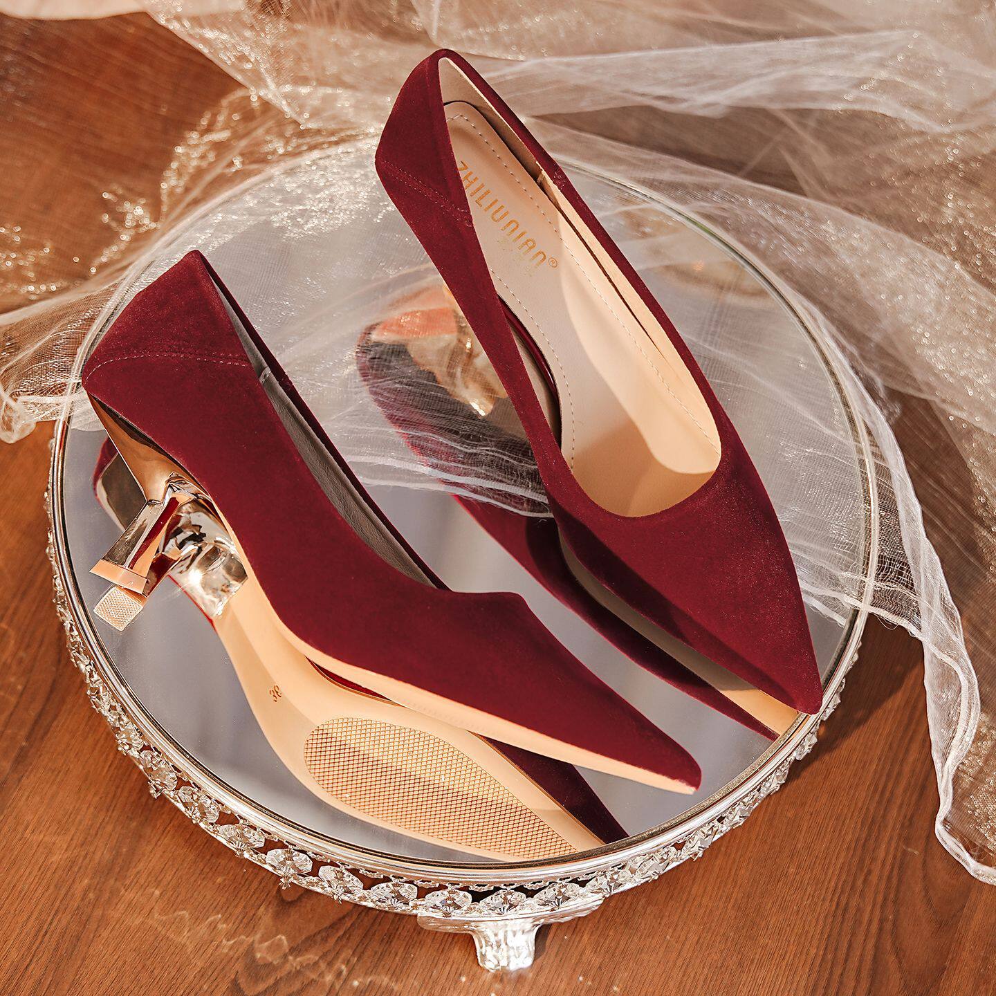 2026年新款红色高跟鞋女素面浅口结婚宴会细跟尖头时装婚鞋单鞋女