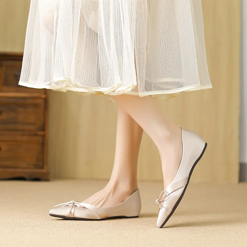 尖头单鞋女浅口平底2026年新款鞋子气质小香风配裙子浅口瓢鞋