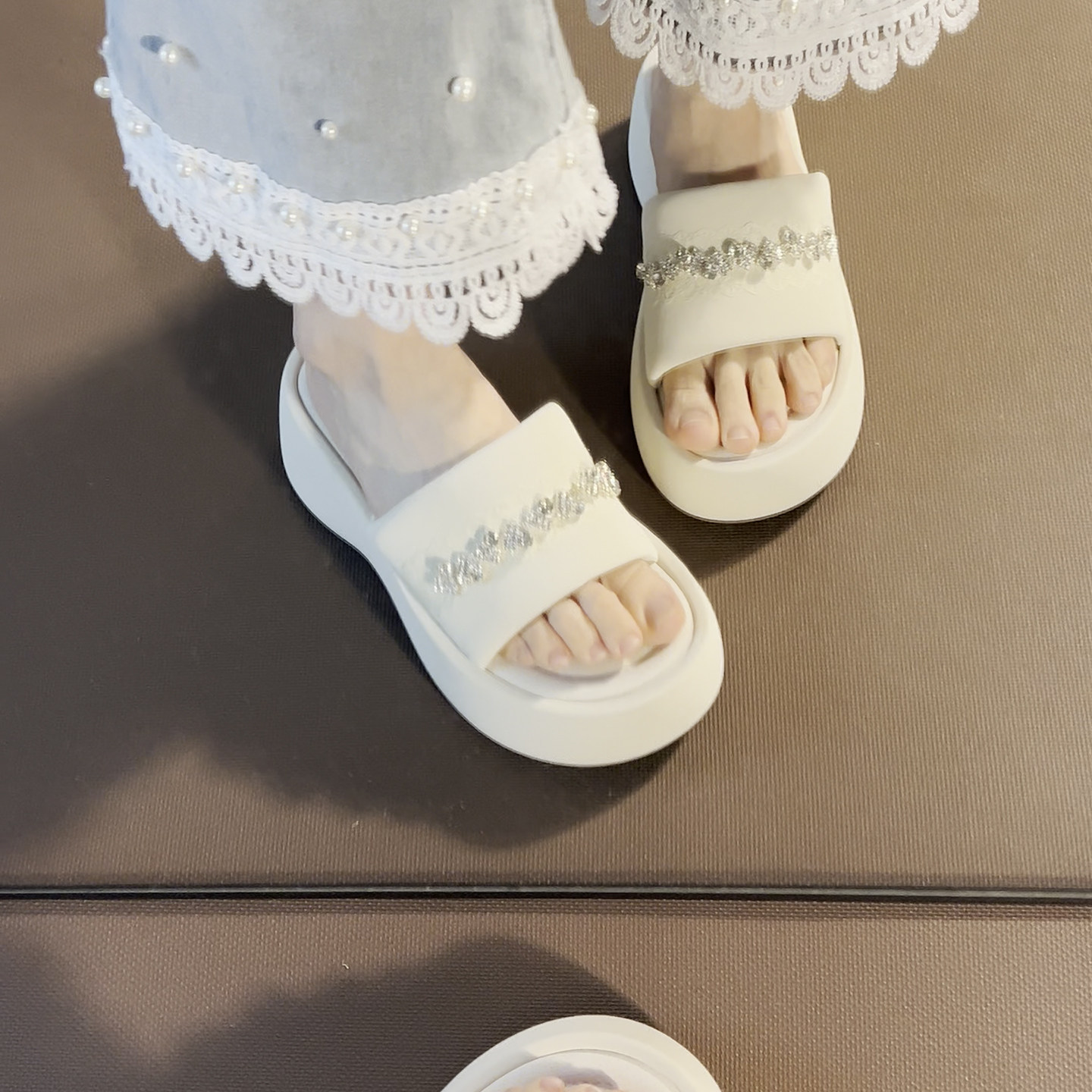 水钻厚底一字拖女外穿增高沙滩休闲凉拖鞋夏季新款大码女鞋41到43