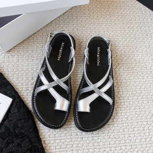 2026年新款夏季平底百搭交叉扣带套趾软底小众罗马风度假厚底凉鞋