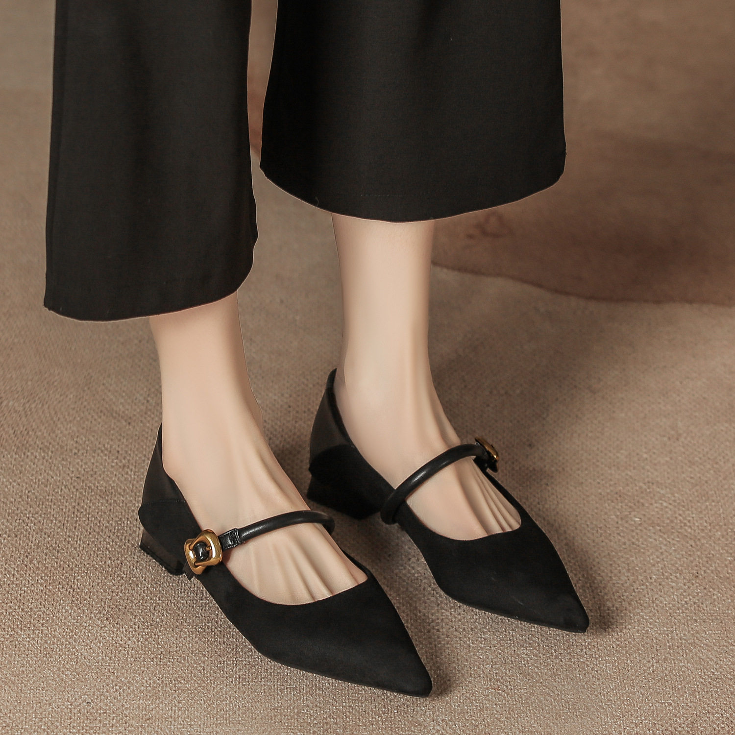 2026年新款法式春秋季尖头平底鞋一字带低跟女鞋不累脚浅口单鞋女