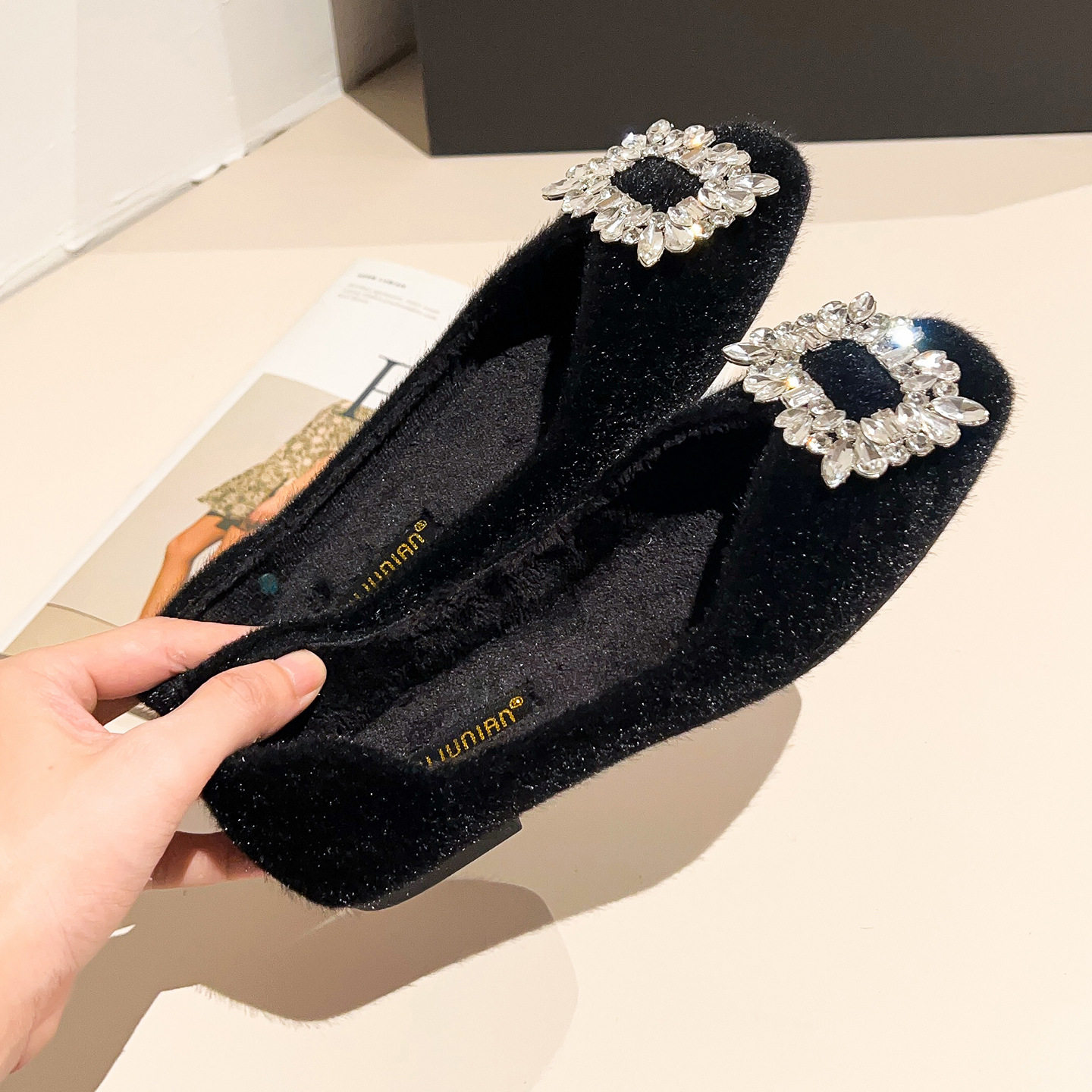 加绒平跟水钻方头方扣2026年秋冬新款时尚低跟保暖大码女鞋单鞋女,女鞋,浅口单鞋,淘宝优惠券,粉丝福利购,淘宝优惠卷