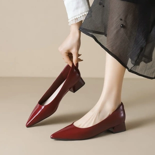 法式尖头单鞋女2026浅口一脚蹬黑色工作鞋漆皮3cm大码粗跟高跟鞋