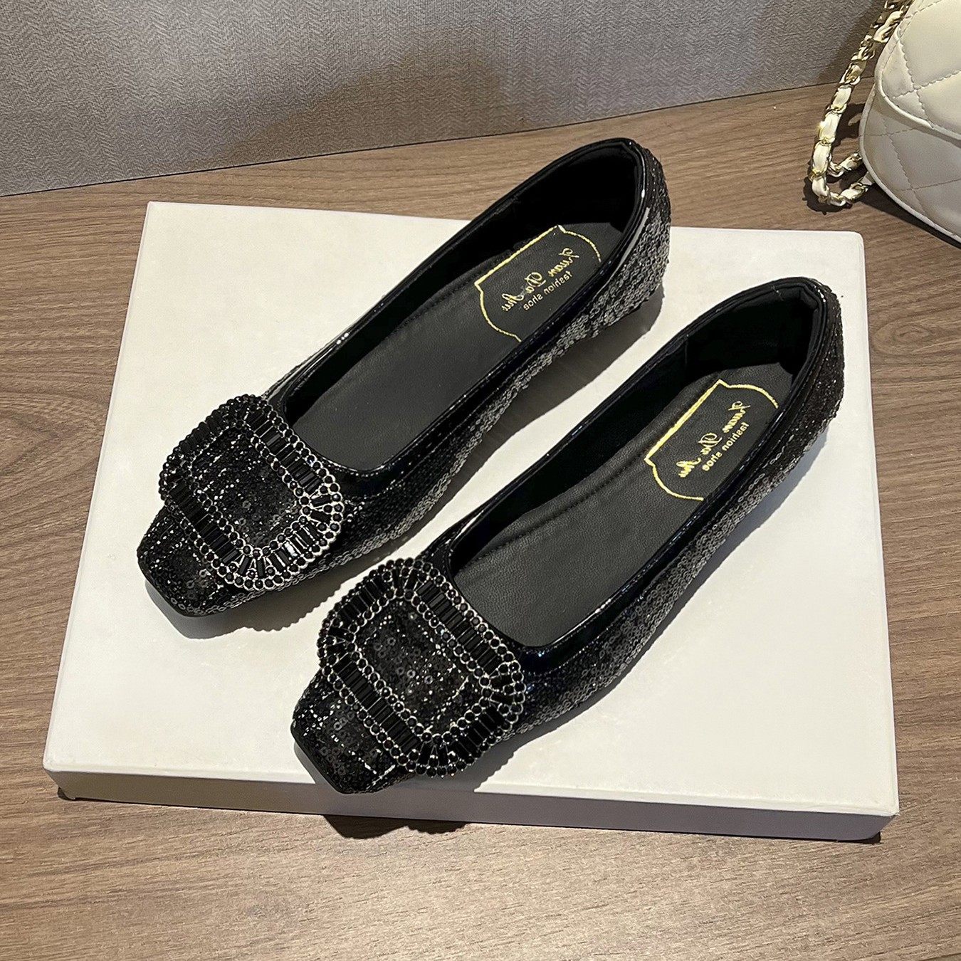 2026新款轻奢高端百搭亮片水钻方扣单鞋女低跟浅口大码女鞋41—43,女鞋,浅口单鞋,淘宝优惠券,粉丝福利购,淘宝优惠卷