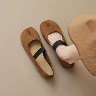 2026新款秋平底芭蕾单鞋软底一字带玛丽珍鞋浅口复古分趾猪蹄鞋女