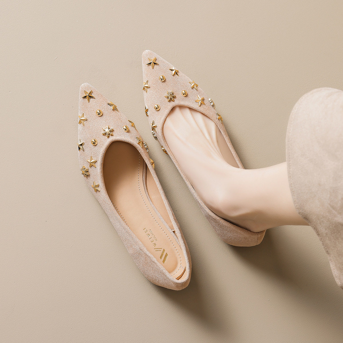 2026年新款设计款绒面尖头铆钉浅口平底晚风温柔配裙子软底瓢鞋女,女鞋,浅口单鞋,淘宝优惠券,粉丝福利购,淘宝优惠卷