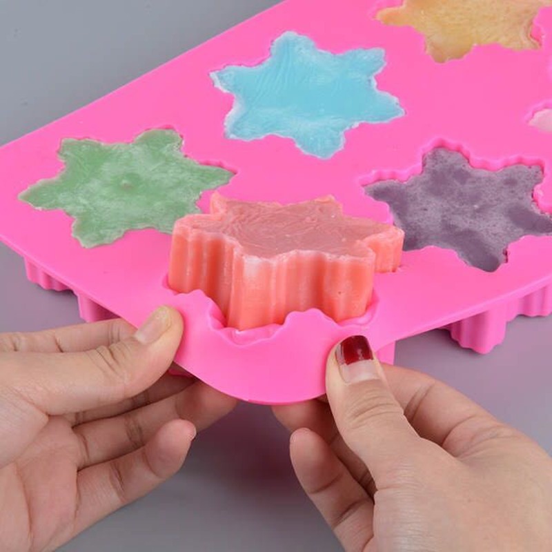 6连圣诞雪花片手工精油皂基母乳皂石膏蛋糕甜品马蹄糕点硅胶模具