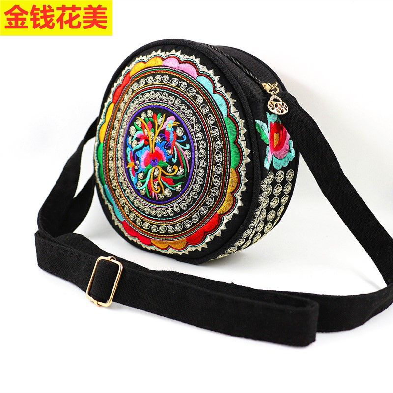 云南刺绣包绣花包包女2025新款民族风装手机的小包包布包斜挎布艺