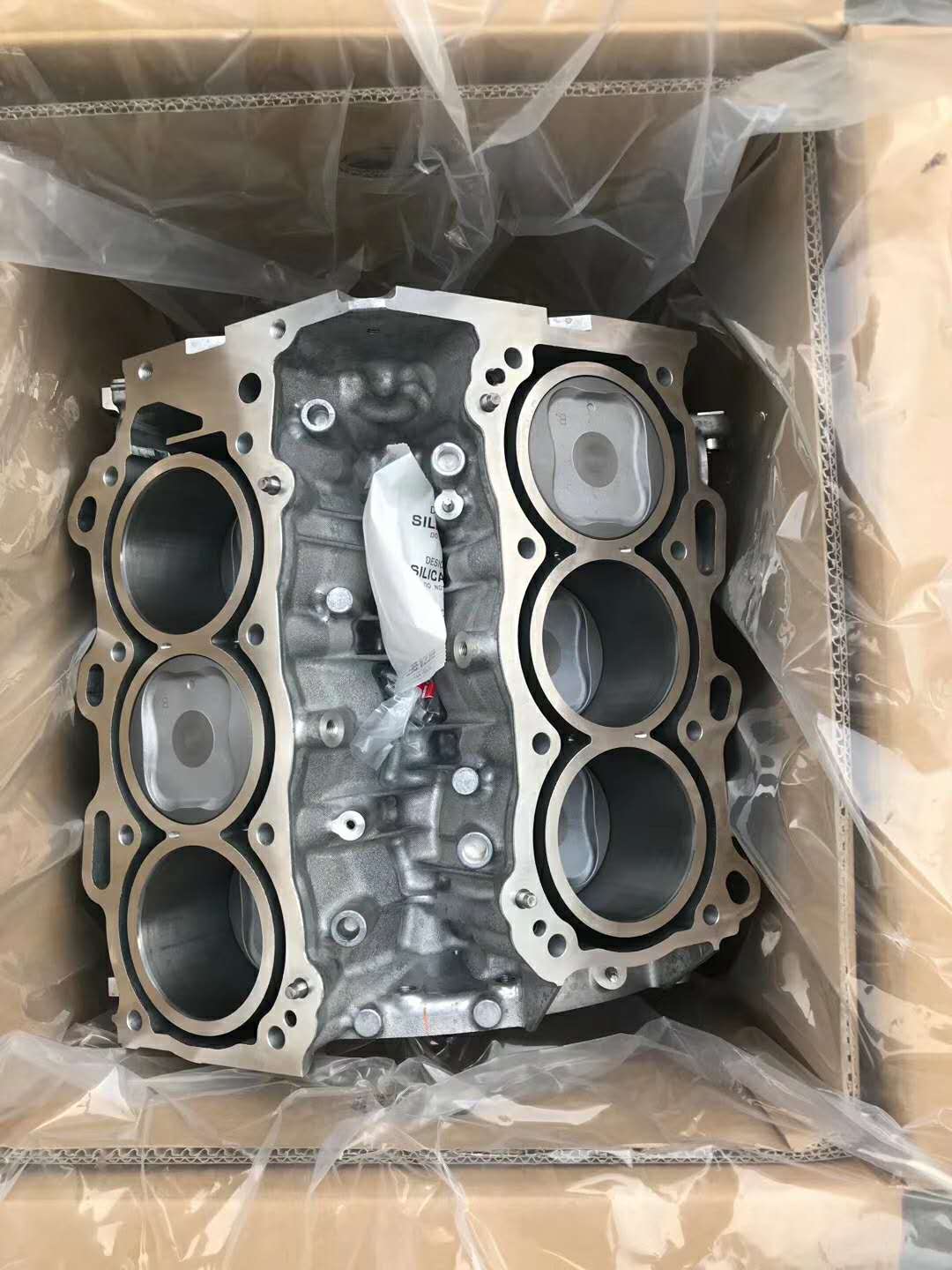 陆巡兰德酷路泽霸道发动机缸体