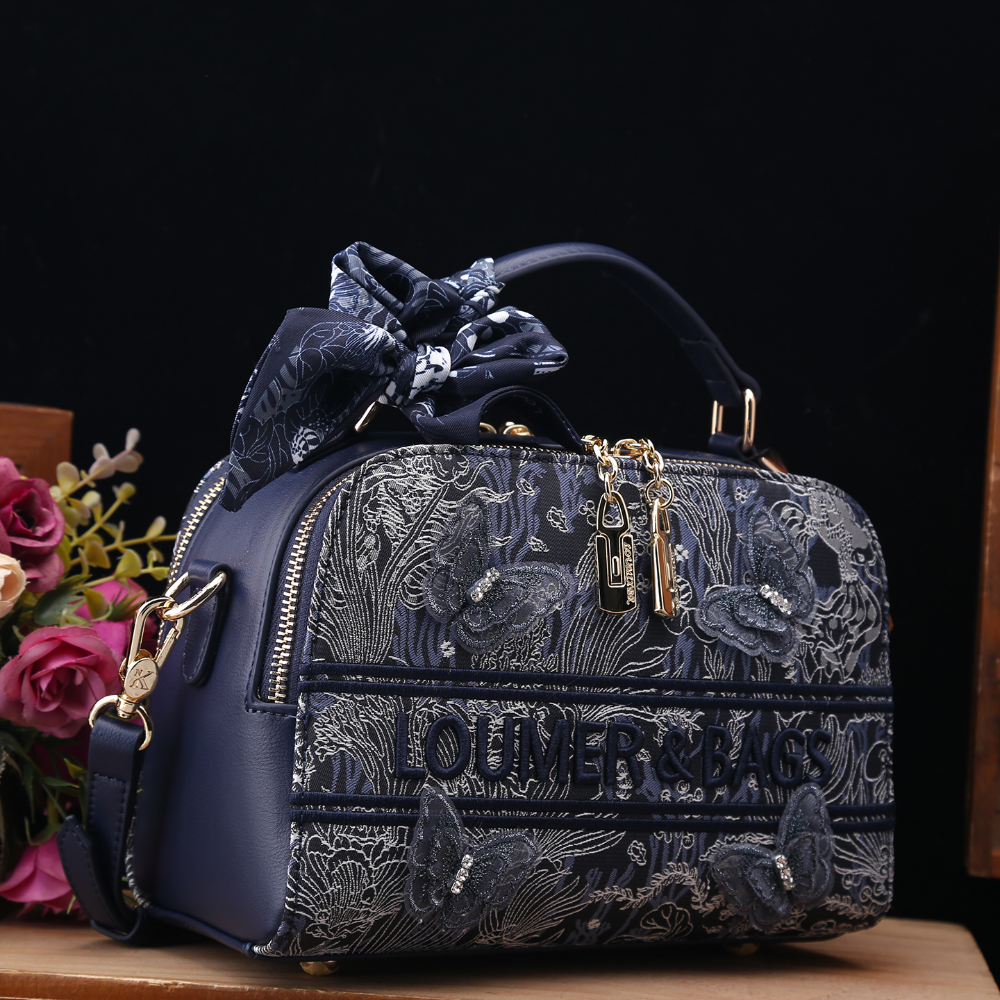 路易米希尔2025新款刺绣小方包