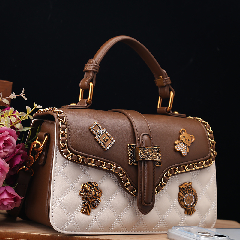 2025新款时尚菱格小方包