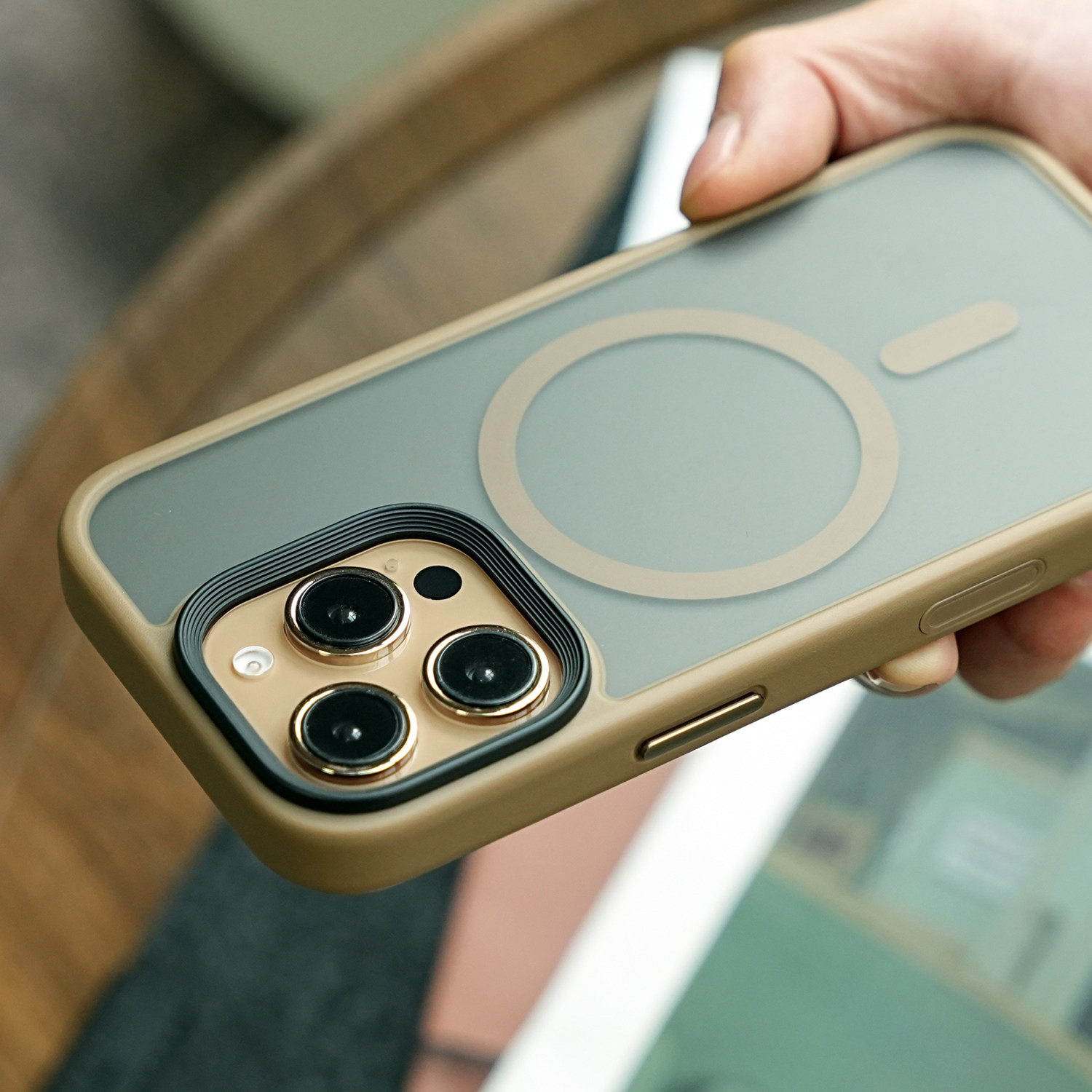 米斯登适用苹果iPhone16ProMax肤感磨砂手机壳15Plus磁吸magsafe保护套简约透明全包拍照按键软胶边防摔高级s