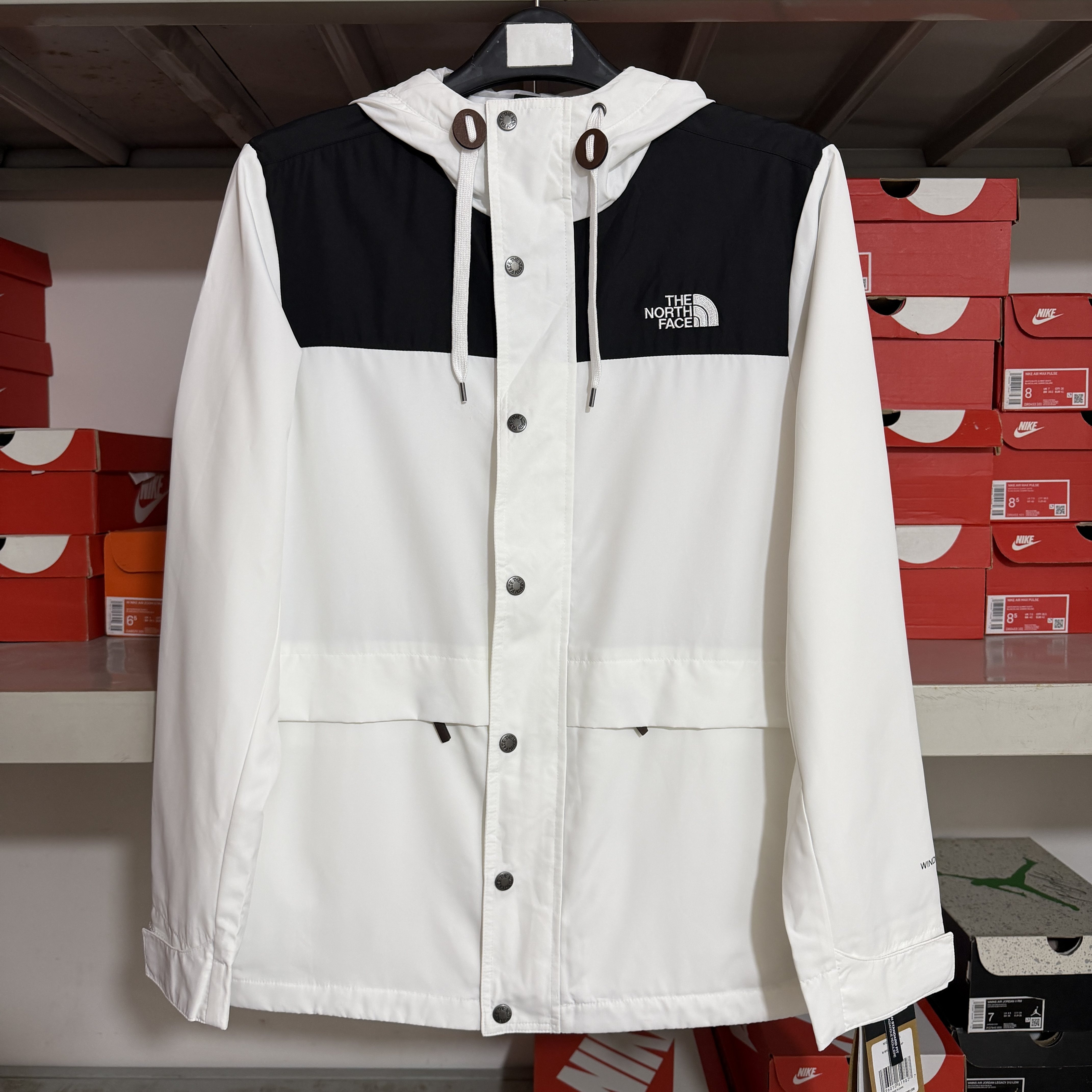 北面/TheNorthFace 经典款情侣户外连帽防风防泼水冲锋衣81NO-FN4