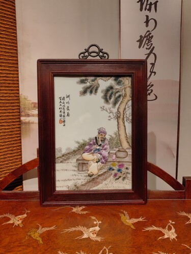 王大凡作品红木镶瓷板画粉彩人物渊明爱菊挂屏手绘陶瓷装饰画