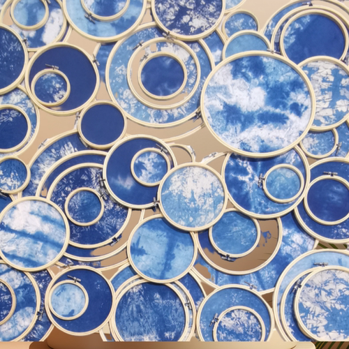 校园区角非遗扎染挂饰背景墙