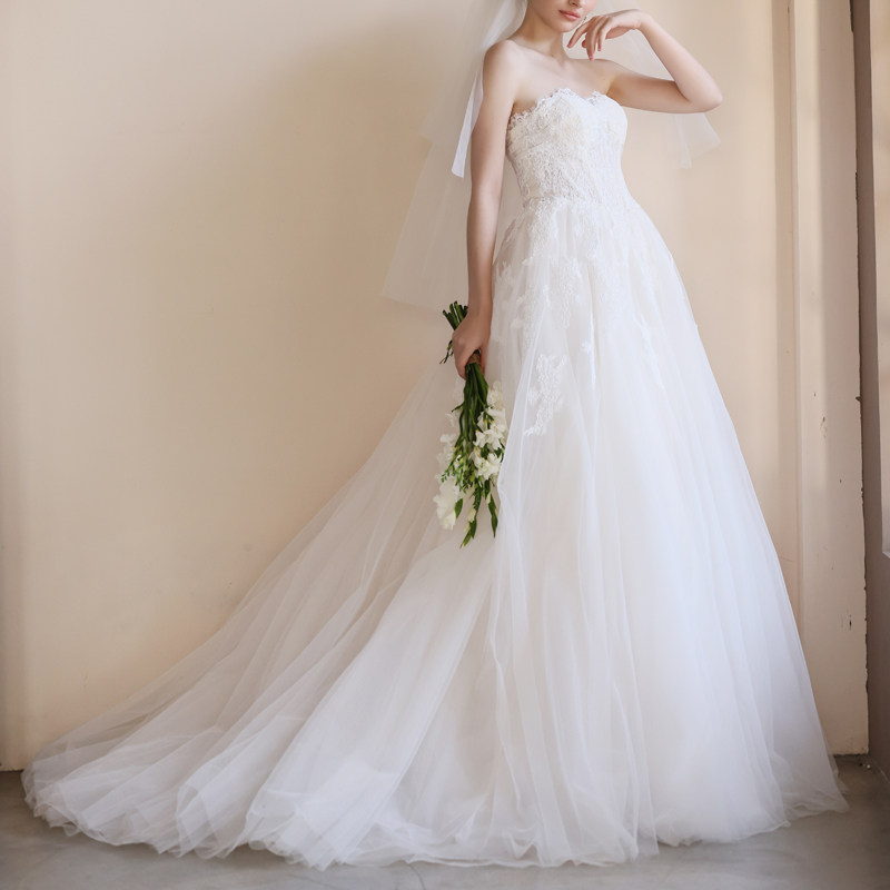 优罗莎实拍韩式抹胸优雅显瘦蕾丝新娘婚纱简约气质草坪酒店婚礼纱
