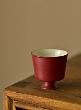 景德镇大漆红酒红粉引粗陶小高足茶杯东方侘寂风纯色小号品茗杯