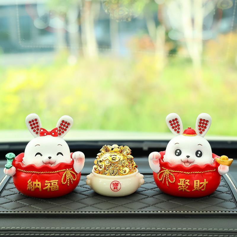 萌兔摇头汽车摆件新款车内中控台装饰兔年吉祥物聚福兔车载内饰新