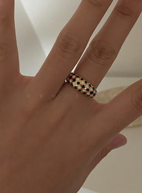 WBW 欧美小众黑白滴釉棋牌格戒指格子设计ins复古镀金气质指环 女