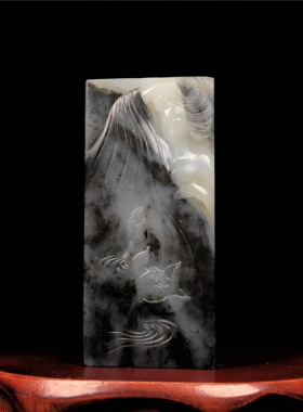 黑白分明把玩件和田玉青花籽料