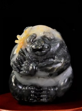 黑白分明把玩件新疆和田玉籽料