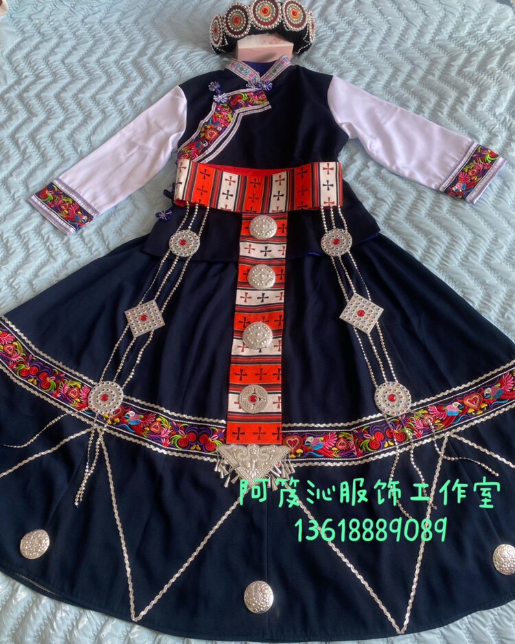 纳西族服装阿笈沁手工制作