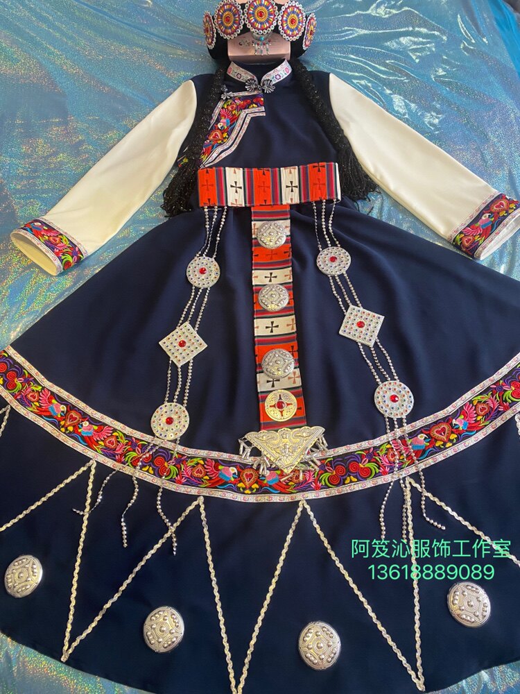 云南丽江少数民族传统纳西族服装服饰披星戴月旅拍同款定制