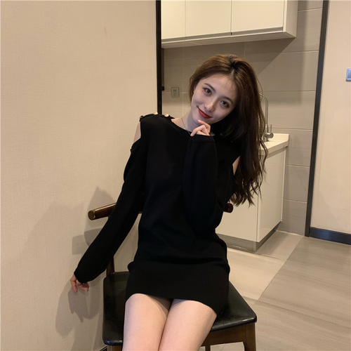 Real shot off-shoulder slim knitted dress