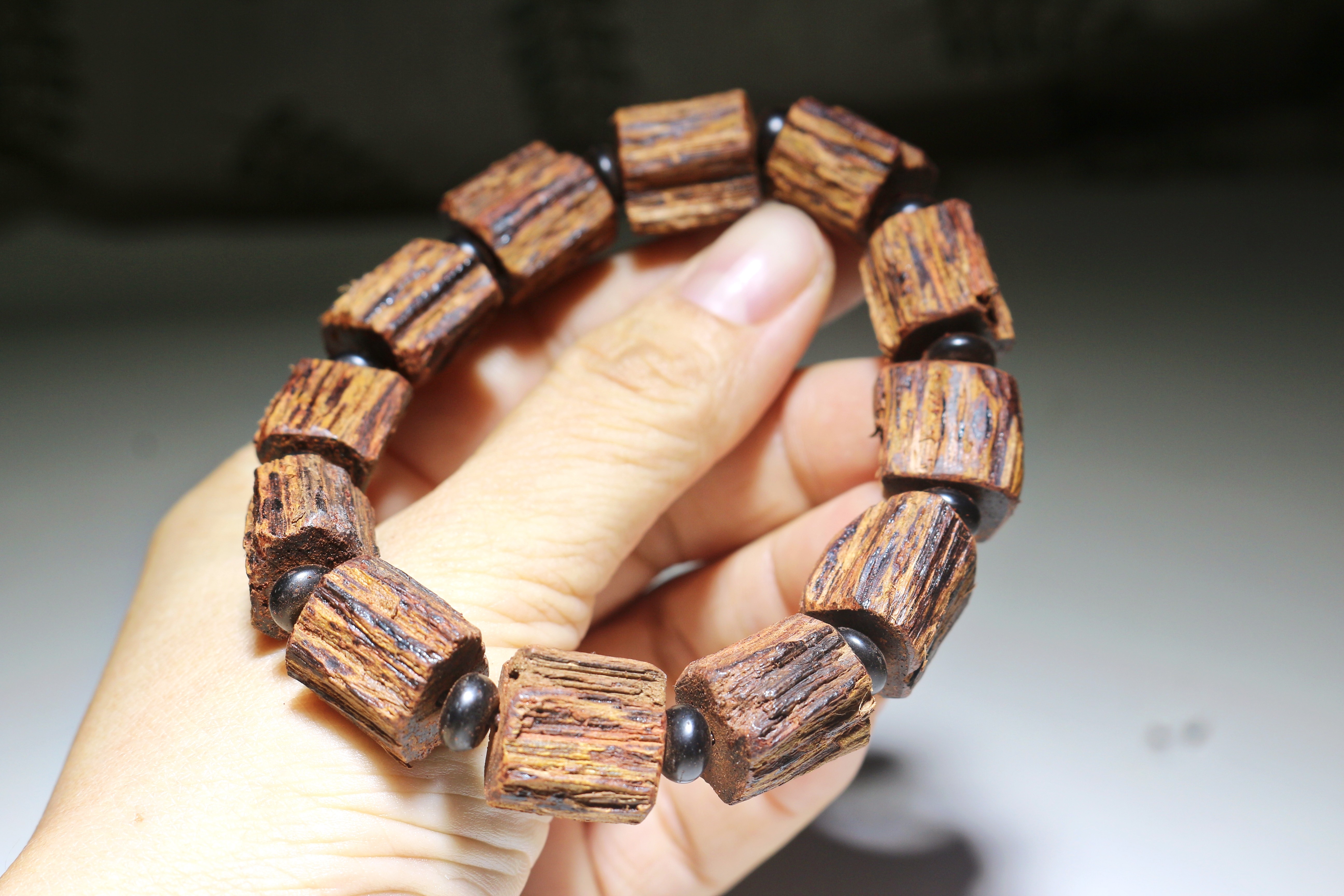 ［鹤骨龙筋］海南大叶降真香黄金甲老料随形手串佛珠1.4/22收藏