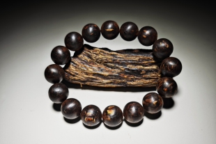 【融甲】海南大叶降真香黑脂黄金甲夹层黄药膜佛珠手串1.4