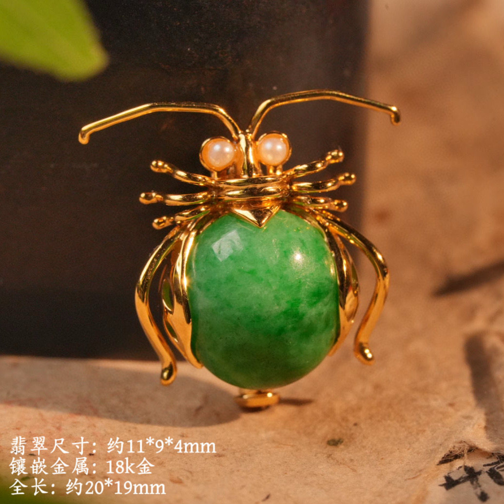 019128-0天然细糯飘辣绿翡翠蛋面蜘蛛18k金镶嵌胸针吊坠