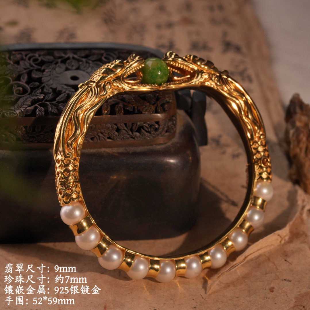 035144-0银925镀金錾刻双龙戏珠 天然细糯黄加绿翡翠多宝开口手镯