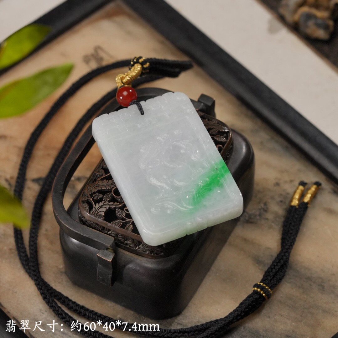 062158-0 天然缅A细糯白底青飘阳绿鱼戏莲翡翠无事牌吊坠项链