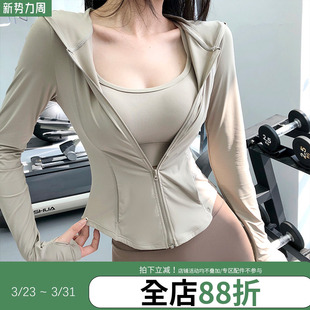 annerun健身服女运动休闲外套户外连帽薄上衣修身 防紫外线防晒衣